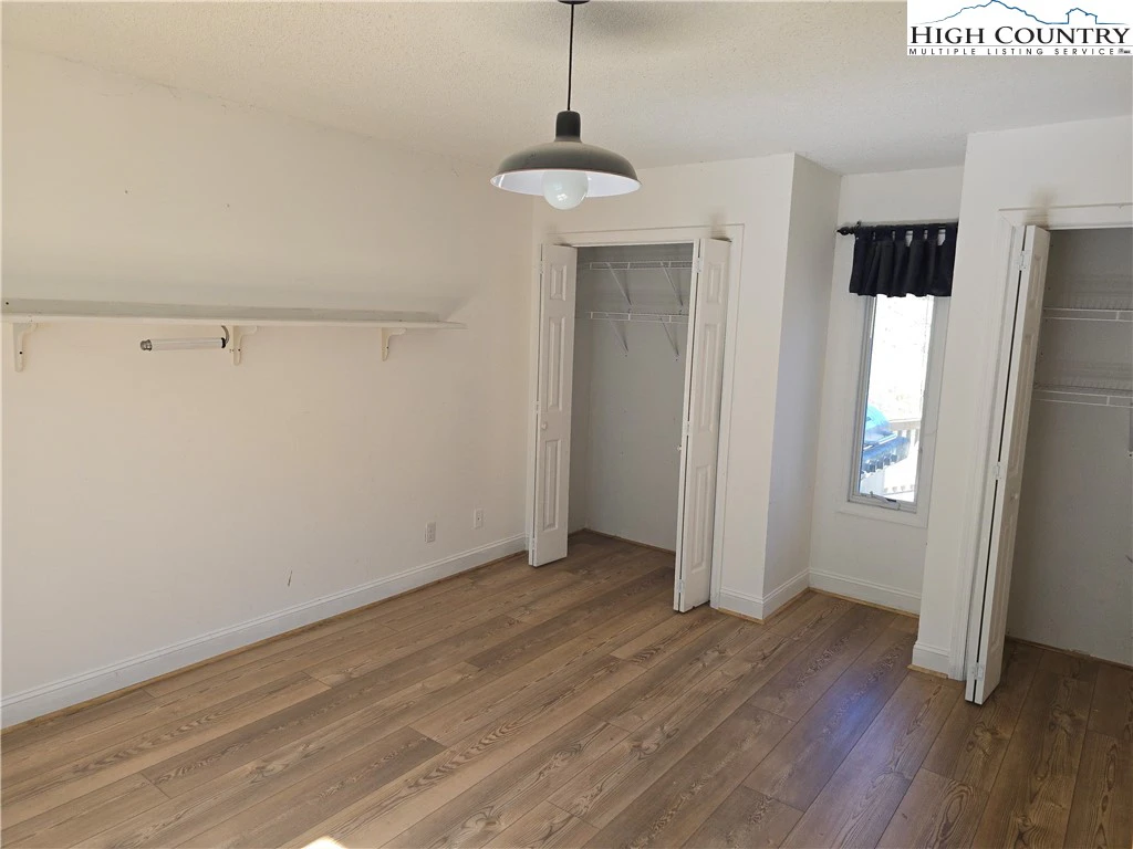 Image number 5 for the current listing