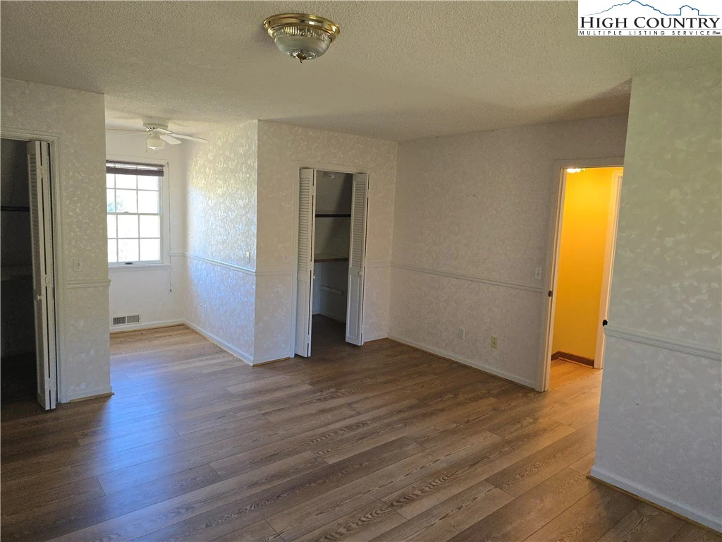 Image number 6 for the current listing