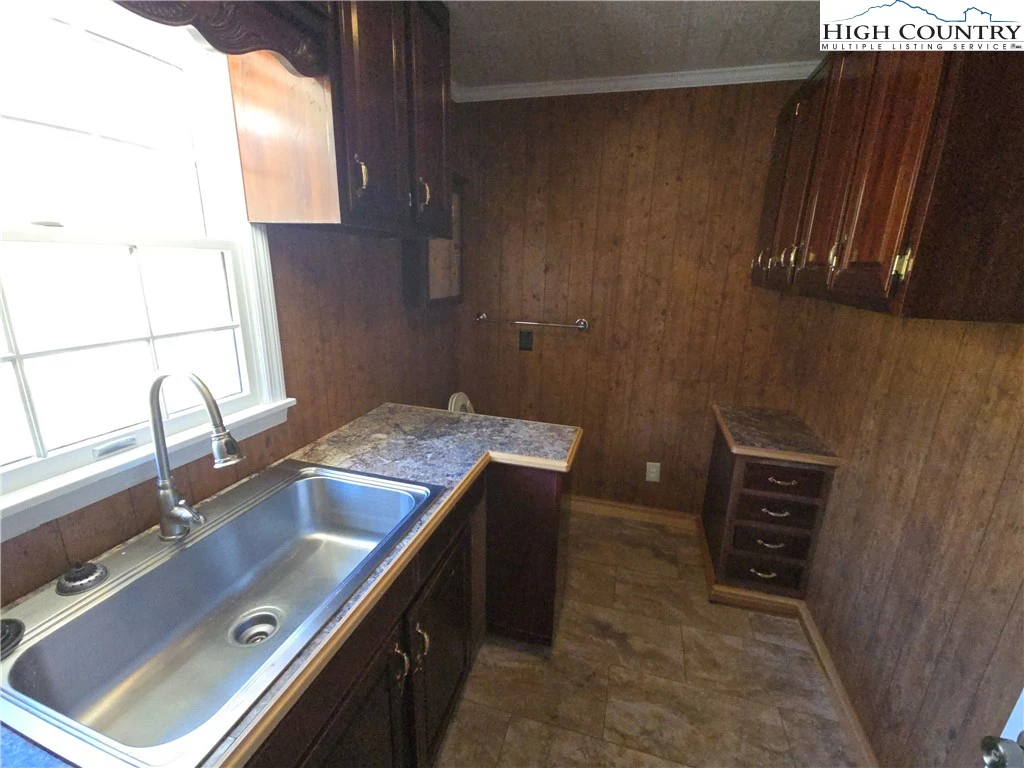 Image number 9 for the current listing