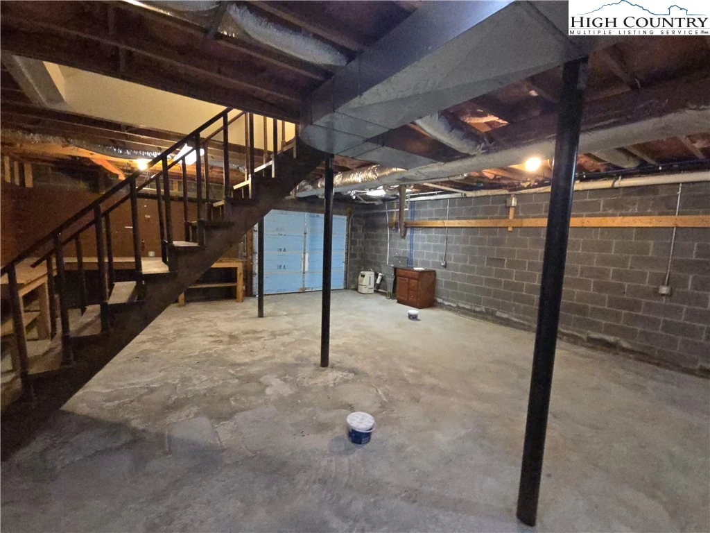 Image number 11 for the current listing