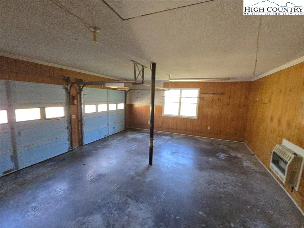 Image number 13 for the current listing