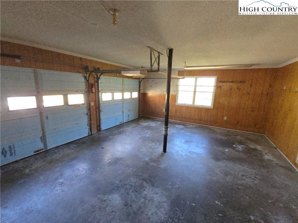 Image number 14 for the current listing