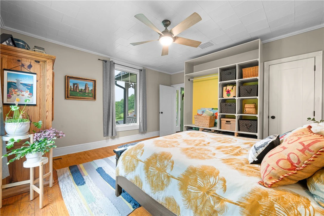 Image number 21 for the current listing