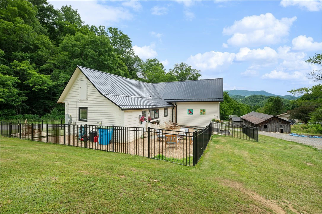 Image number 6 for the current listing