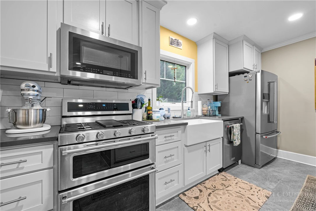 Image number 11 for the current listing