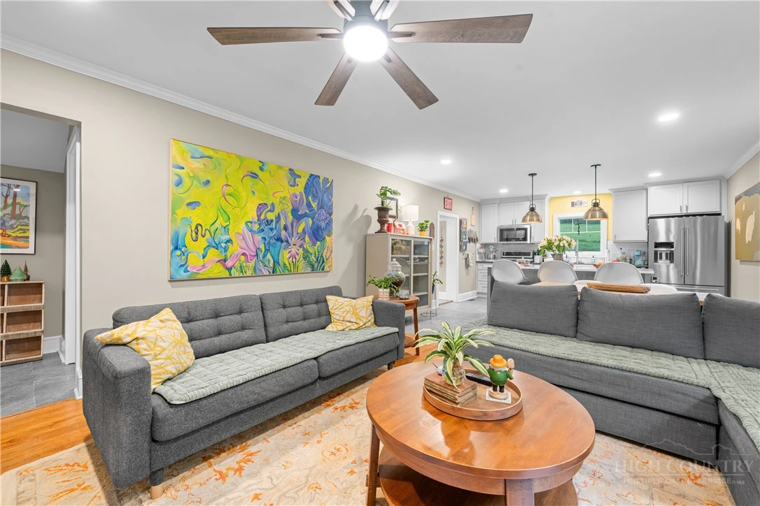 Image number 14 for the current listing