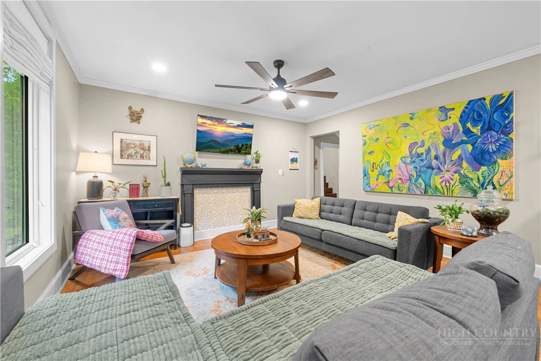 Image number 15 for the current listing