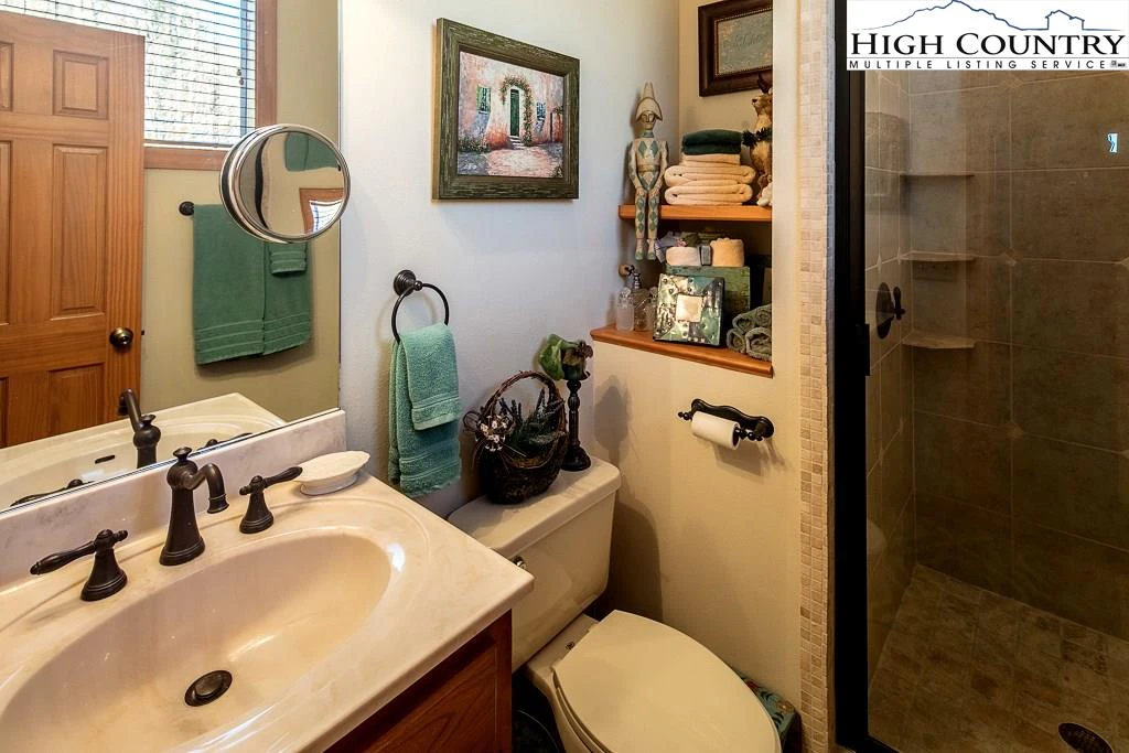 Image number 9 for the current listing
