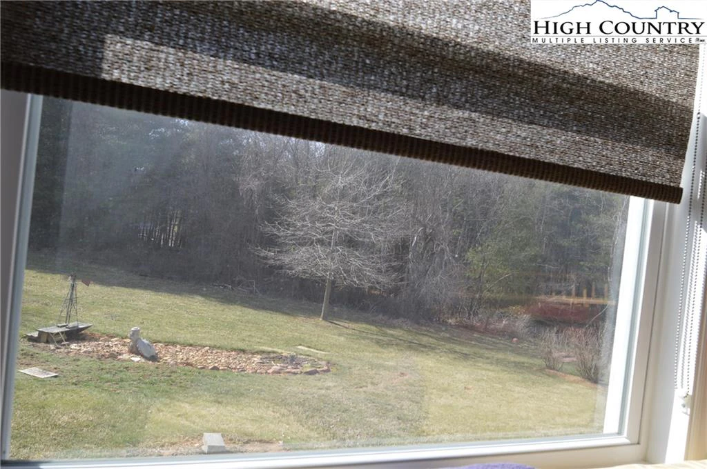 Image number 2 for the current listing