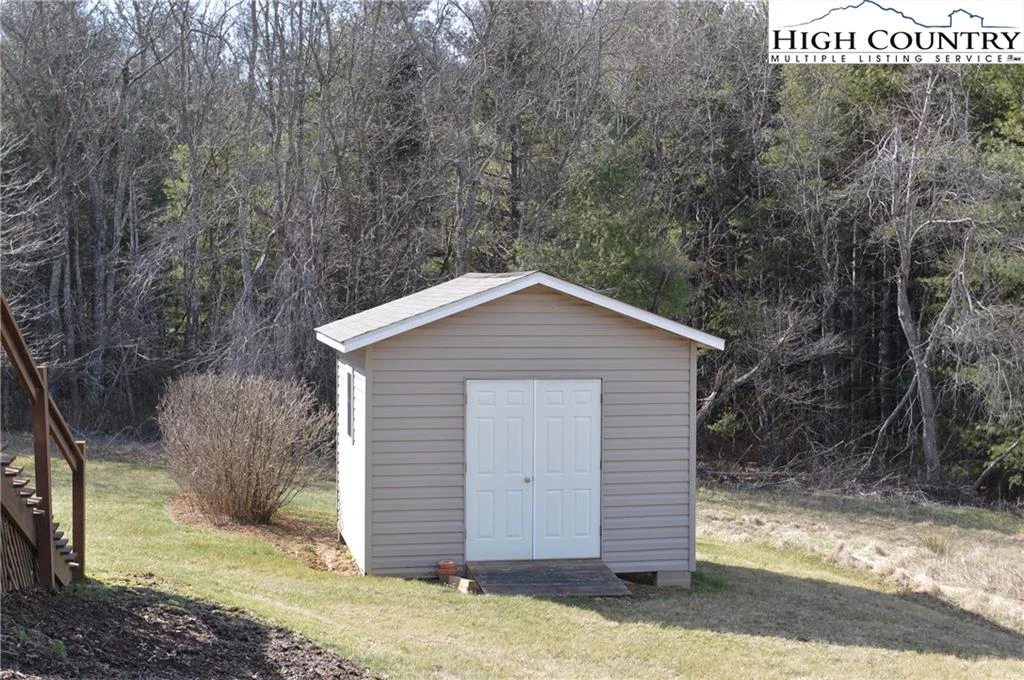 Image number 19 for the current listing