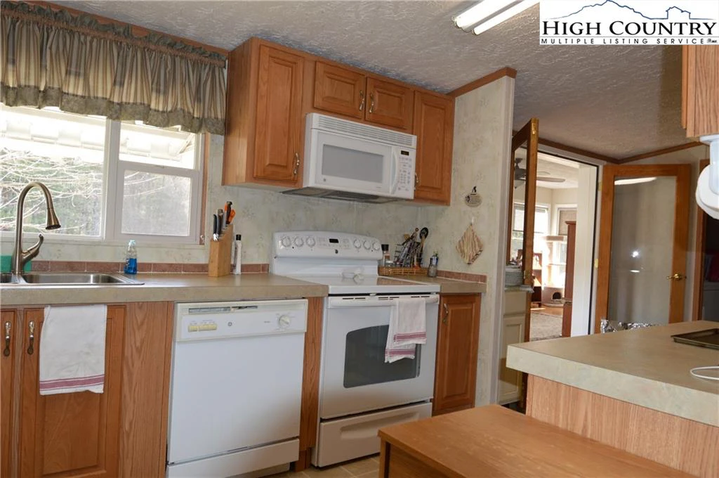 Image number 16 for the current listing