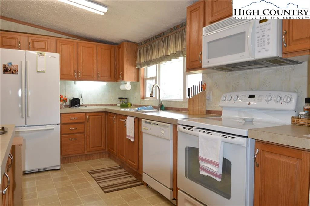 Image number 15 for the current listing