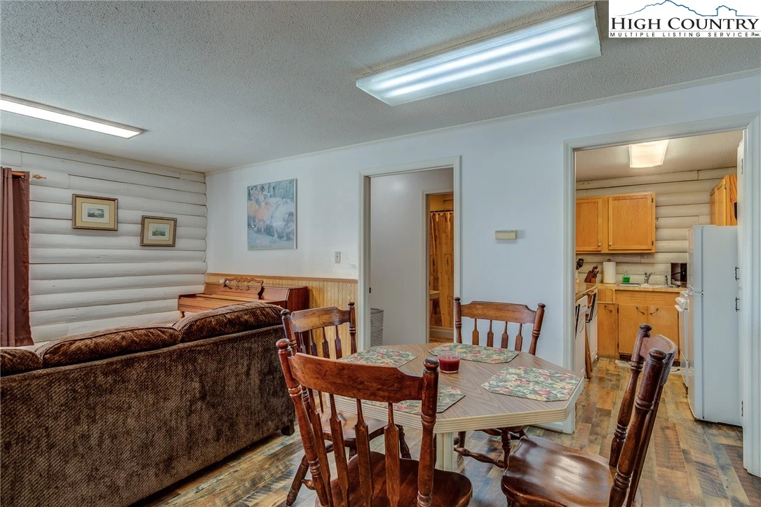 Image number 3 for the current listing