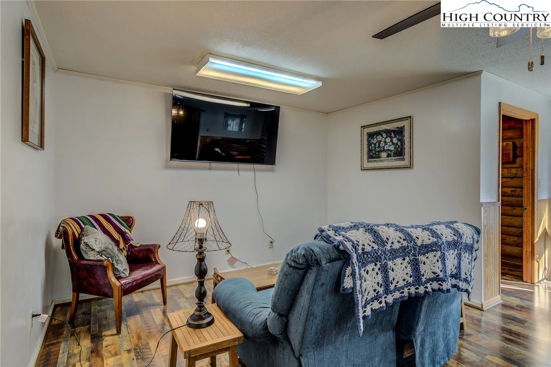 Image number 4 for the current listing