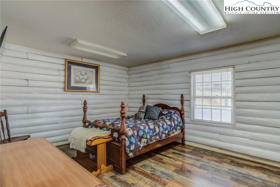 Image number 7 for the current listing