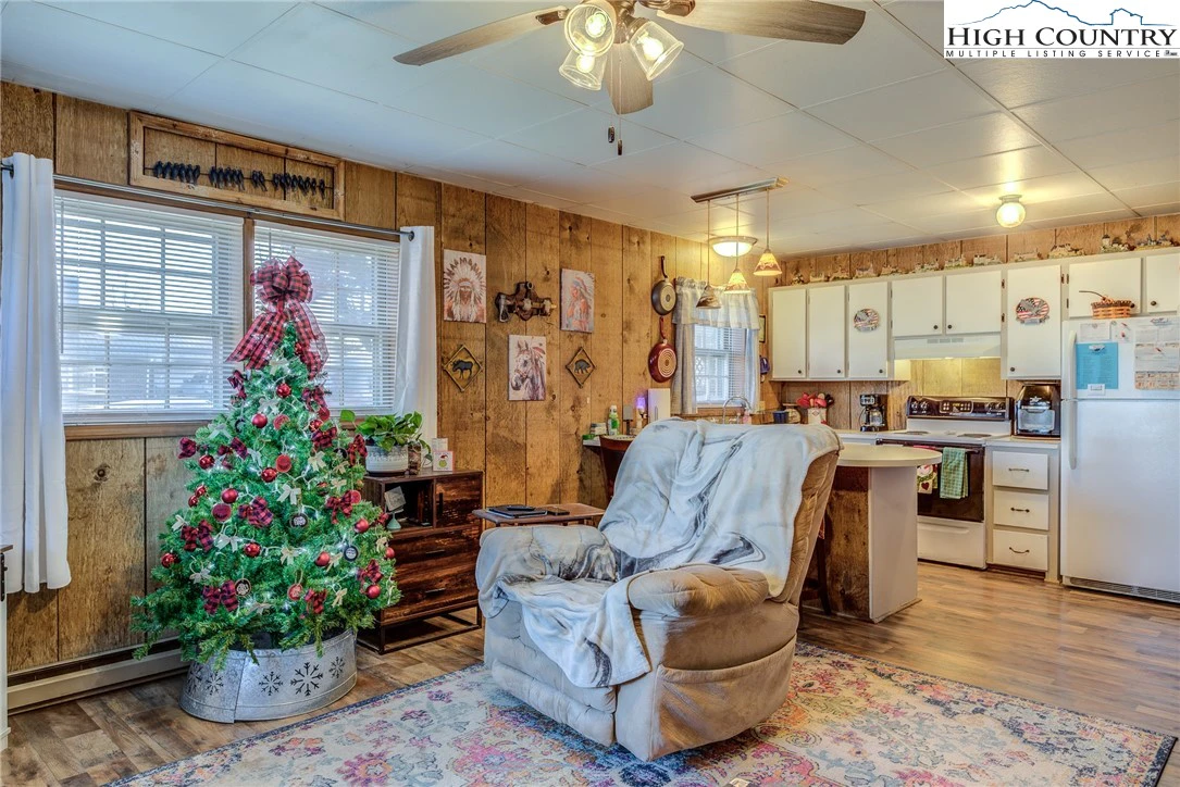 Image number 12 for the current listing