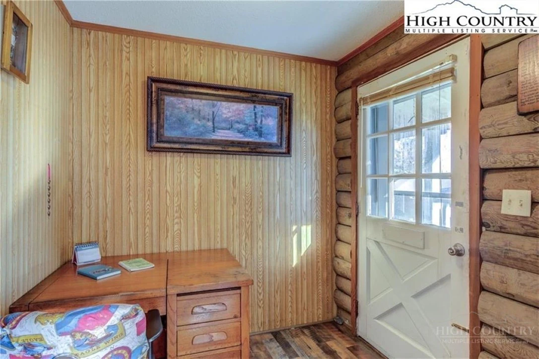 Image number 4 for the current listing