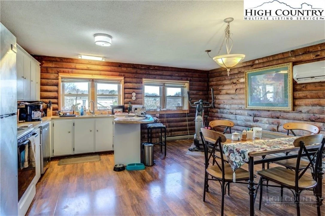 Image number 8 for the current listing