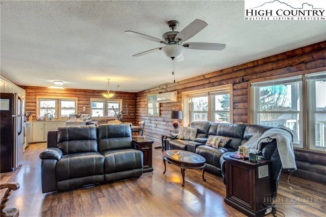 Image number 11 for the current listing