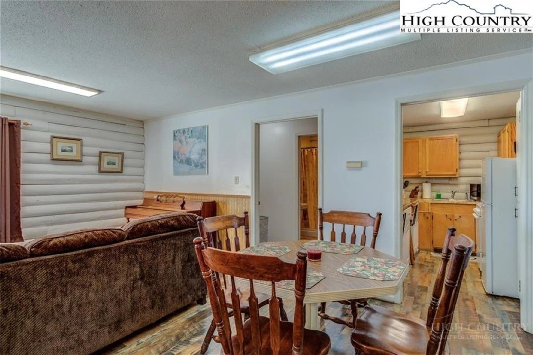 Image number 15 for the current listing