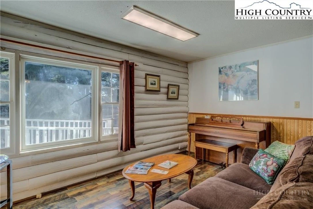 Image number 18 for the current listing