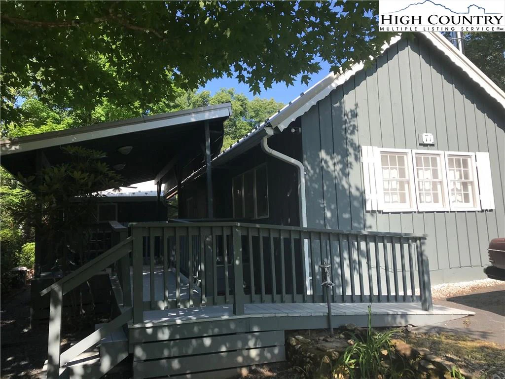 Image number 1 for the current listing