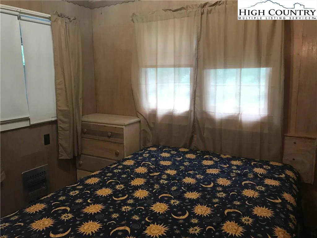 Image number 12 for the current listing