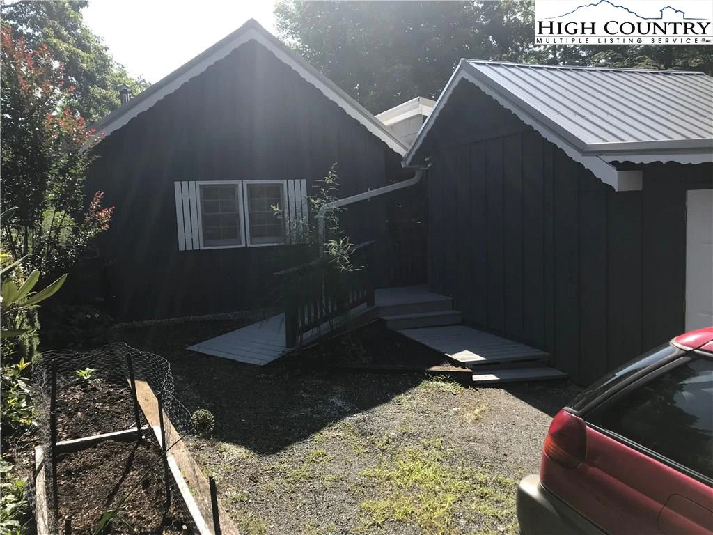 Image number 10 for the current listing