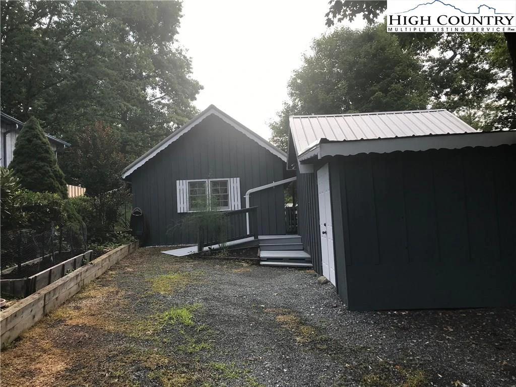 Image number 9 for the current listing