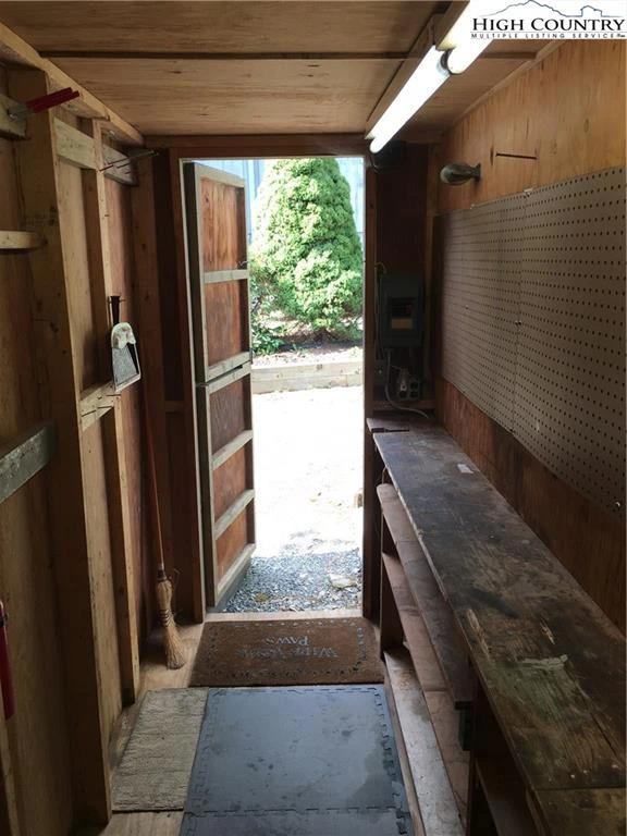 Image number 3 for the current listing