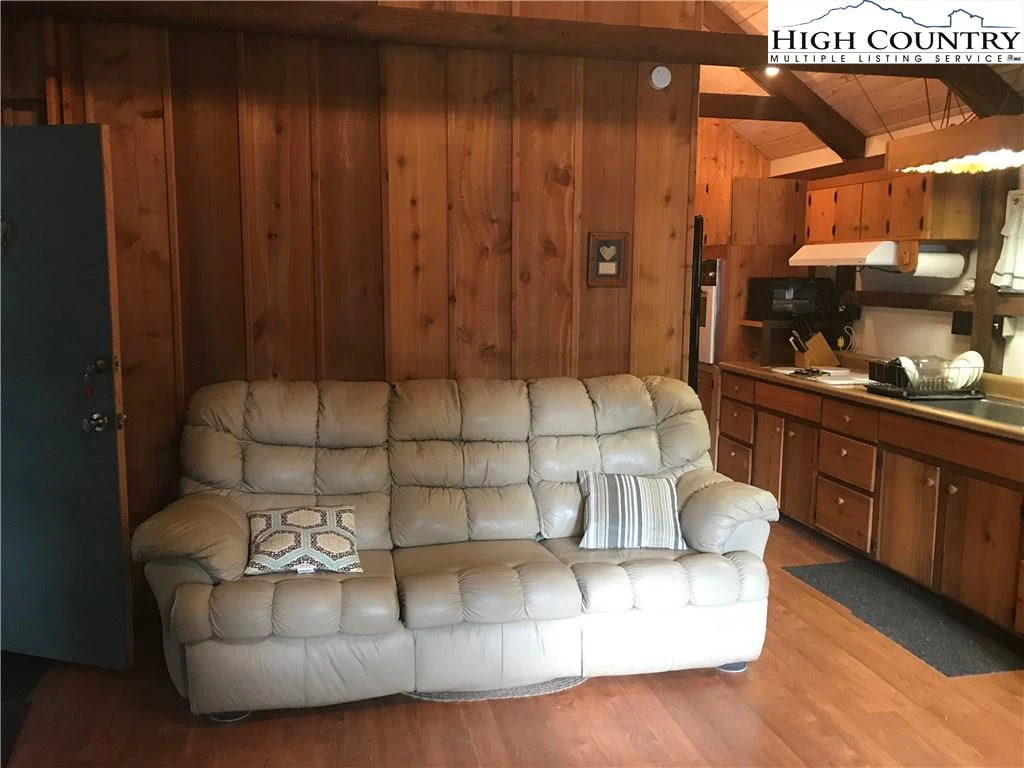 Image number 19 for the current listing