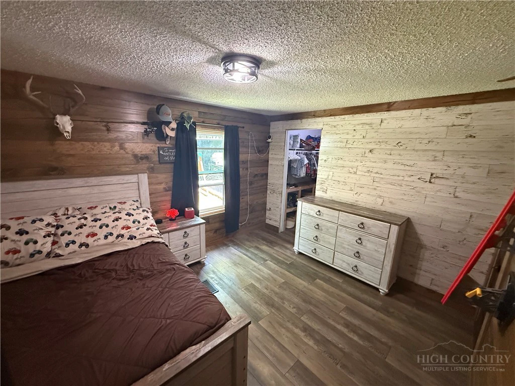 Image number 9 for the current listing
