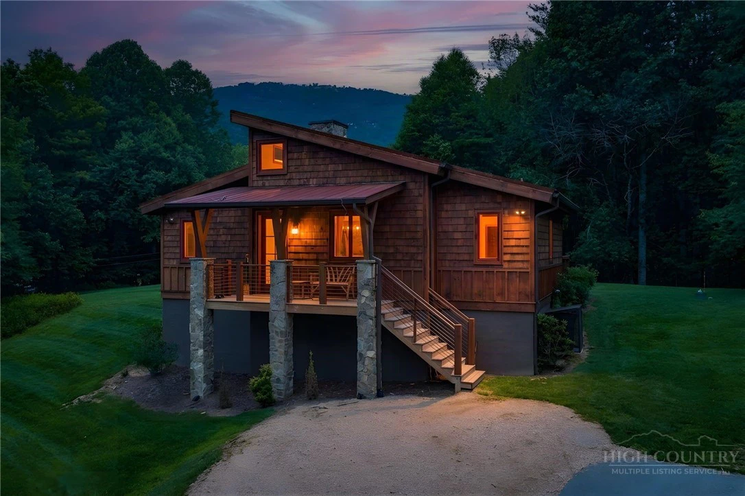 Image number 1 for the current listing