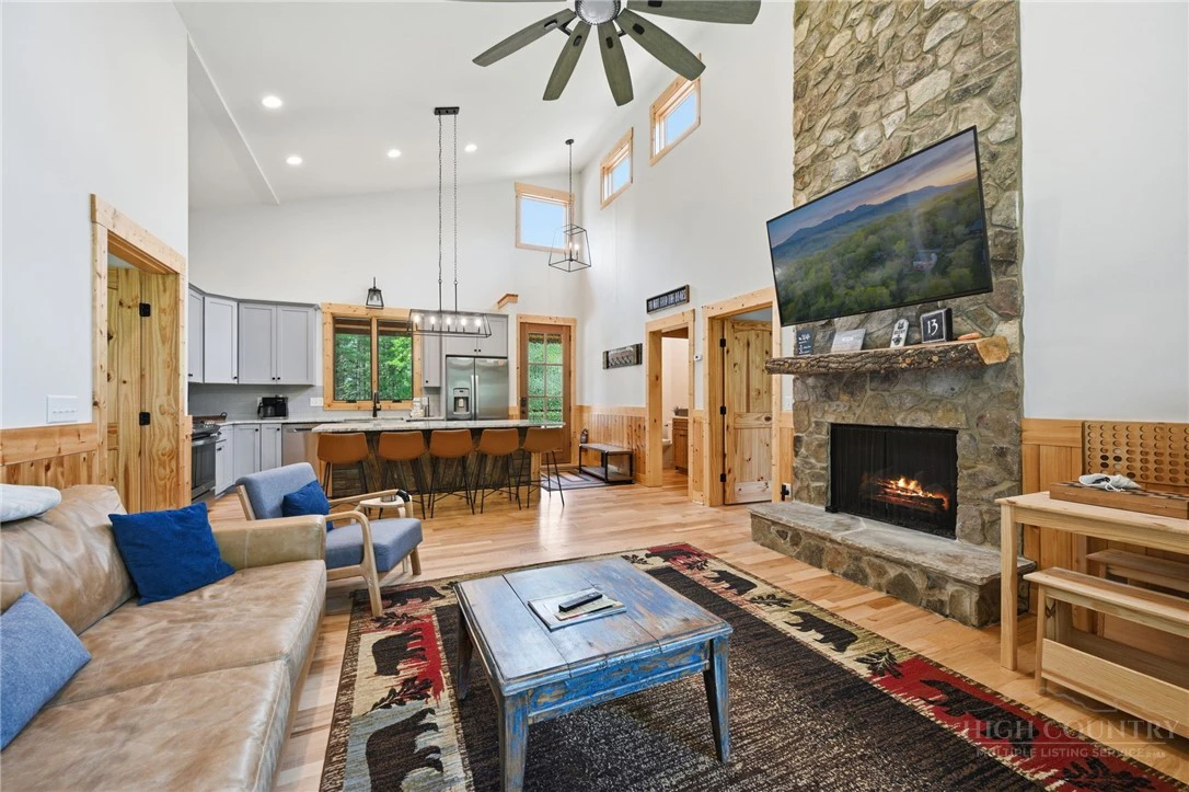 Image number 5 for the current listing