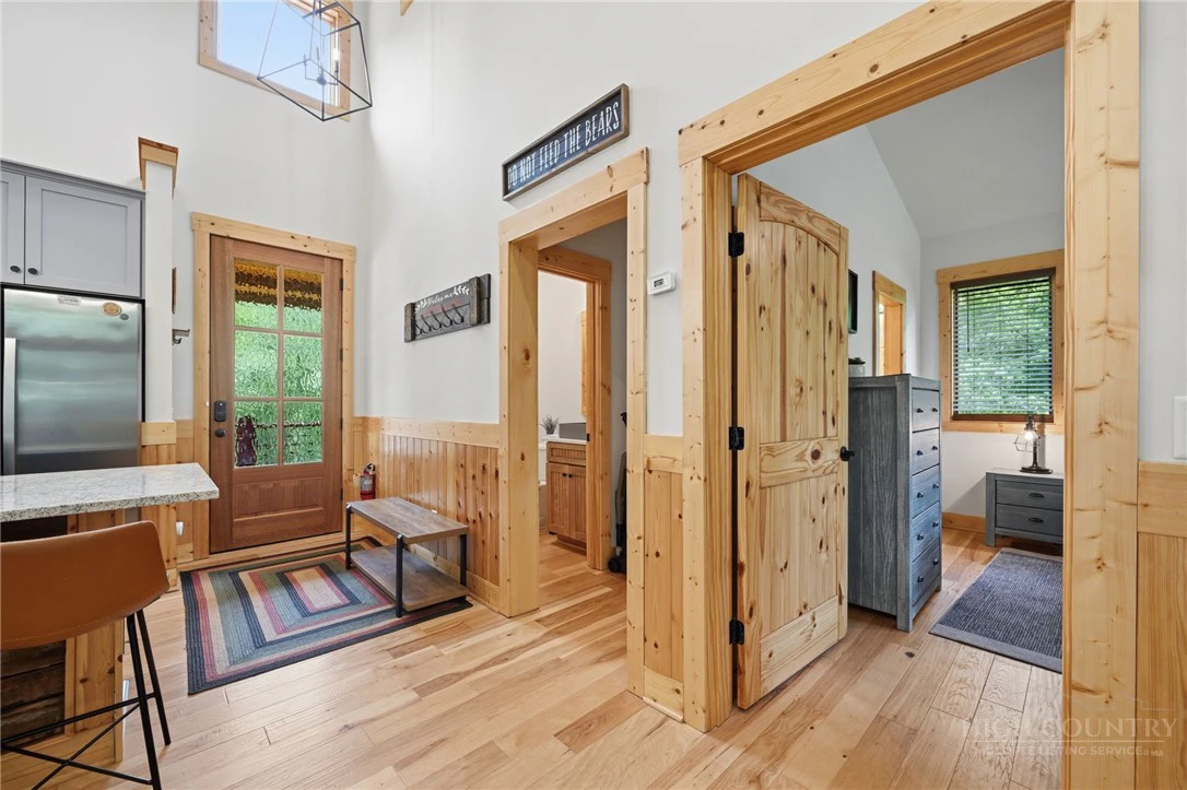 Image number 6 for the current listing
