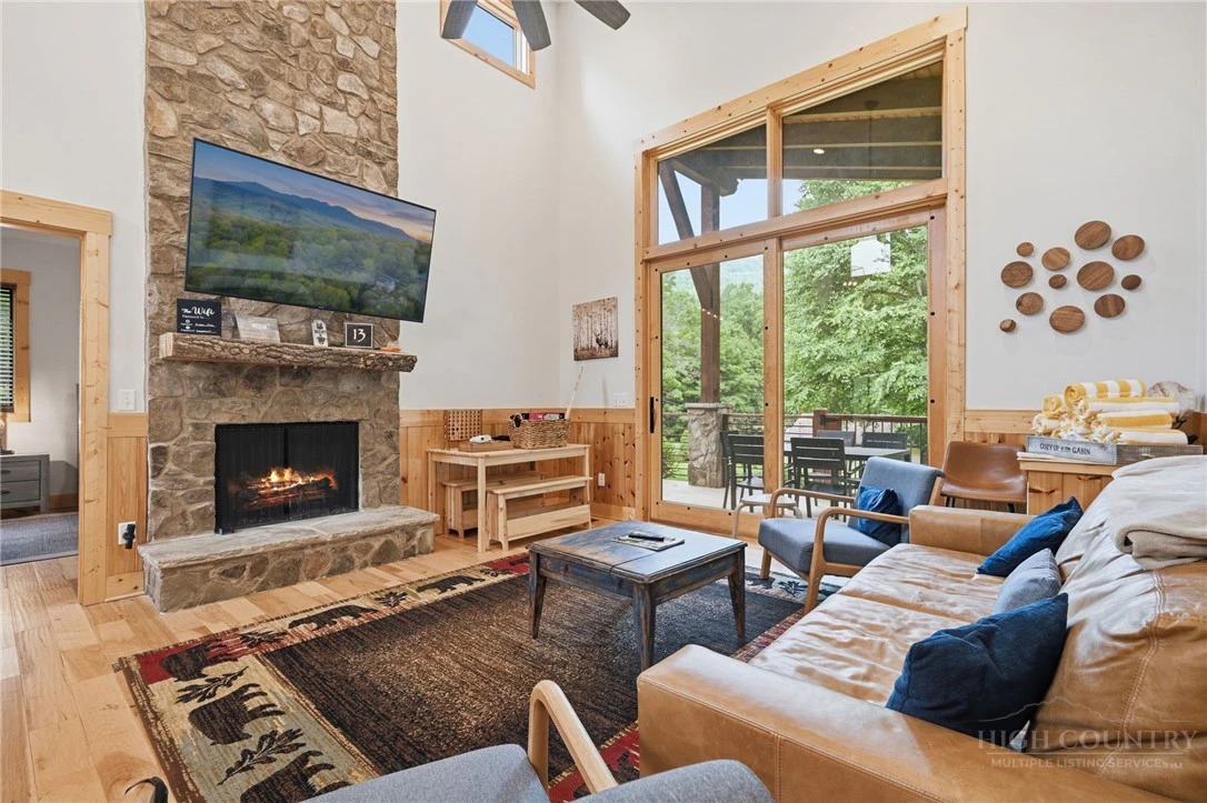 Image number 9 for the current listing