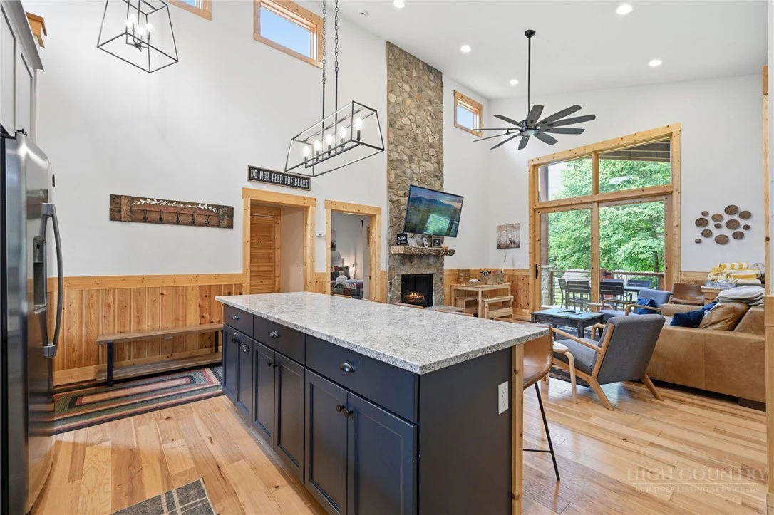 Image number 11 for the current listing