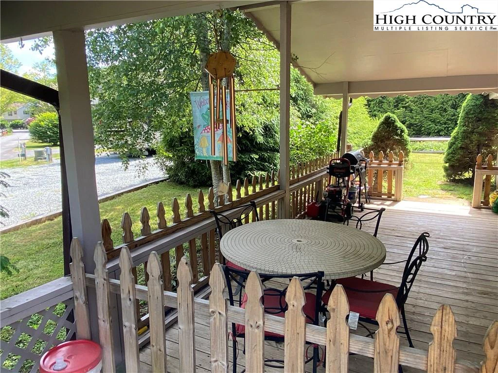 Image number 11 for the current listing