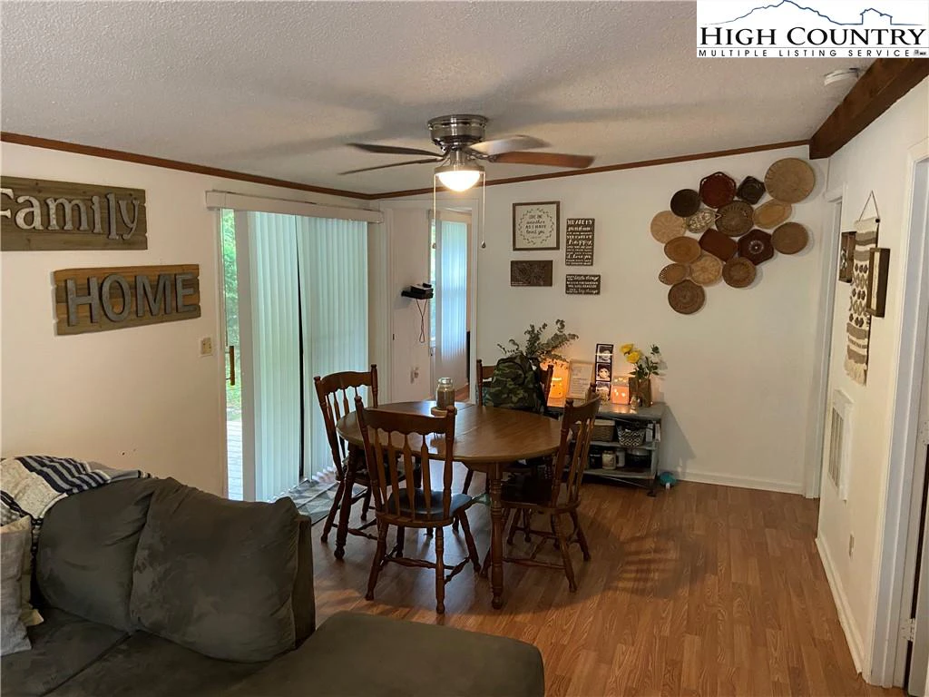 Image number 4 for the current listing