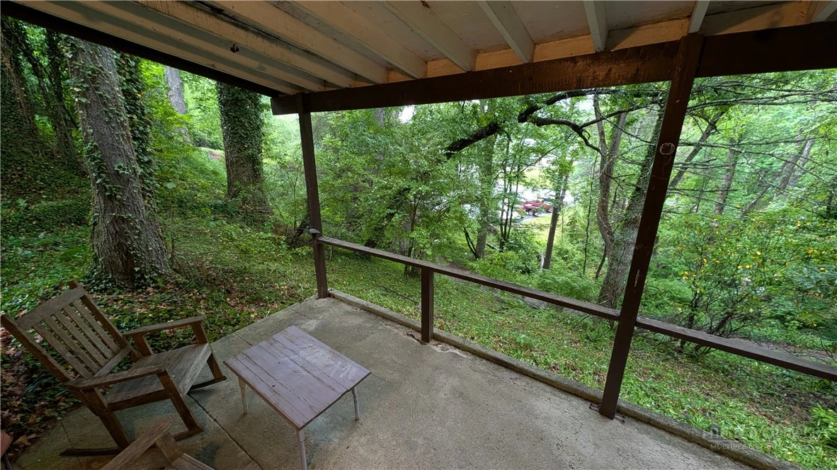 Image number 7 for the current listing