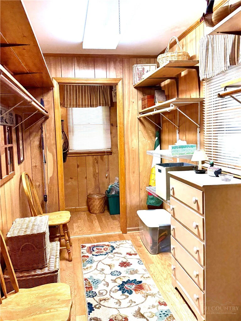 Image number 5 for the current listing