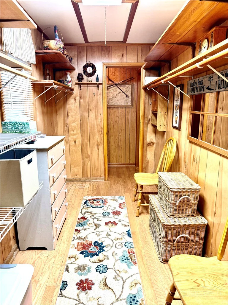 Image number 6 for the current listing