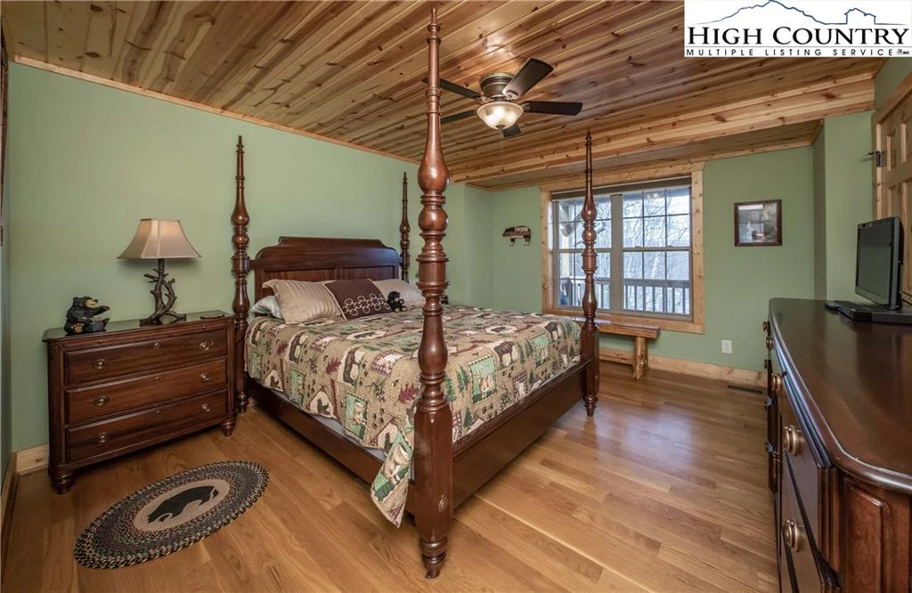 Image number 10 for the current listing