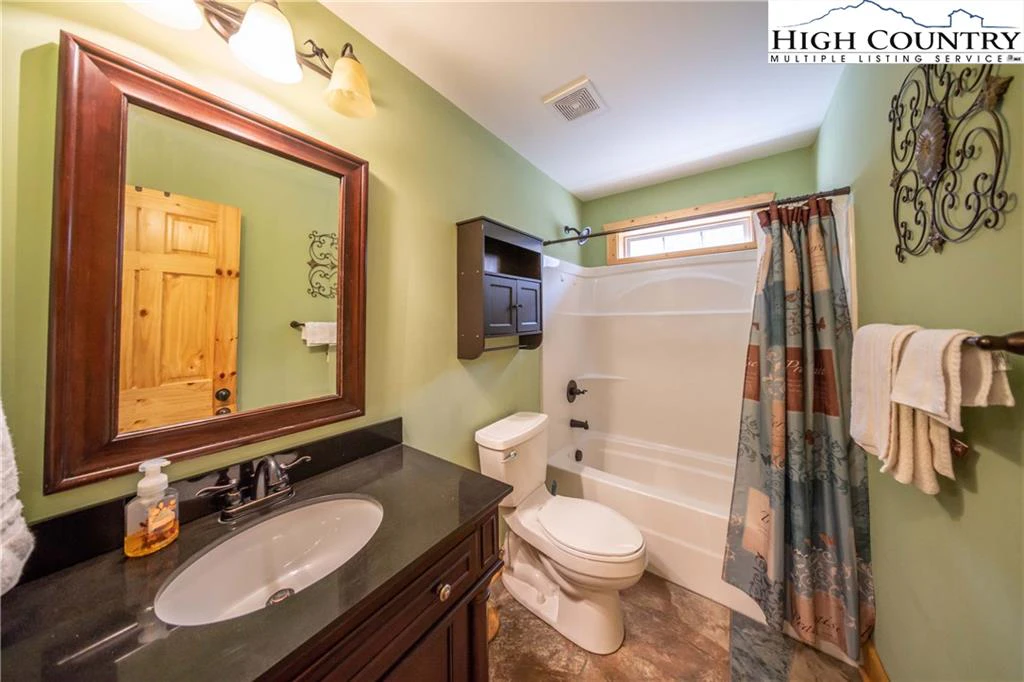 Image number 3 for the current listing