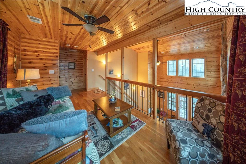 Image number 4 for the current listing