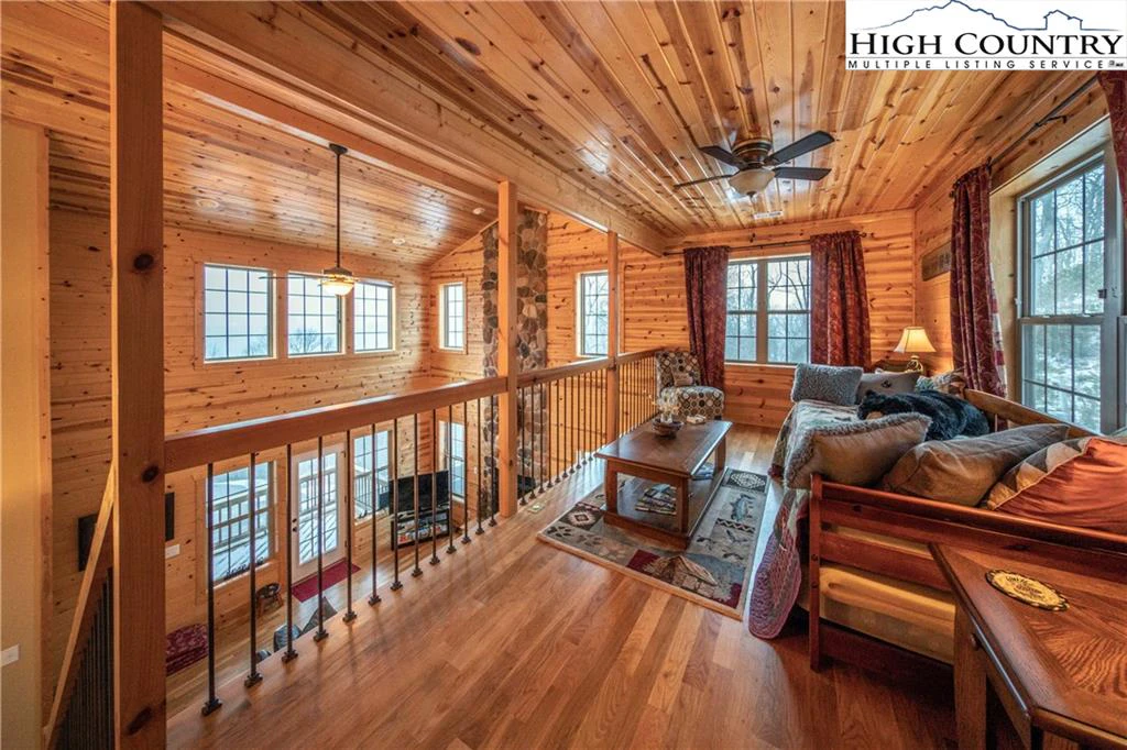 Image number 5 for the current listing