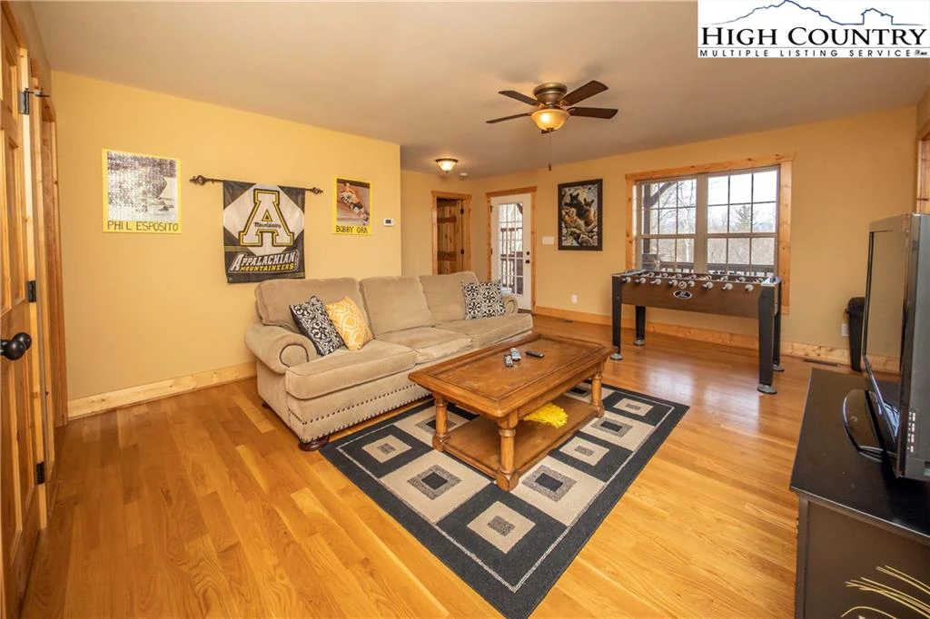 Image number 12 for the current listing