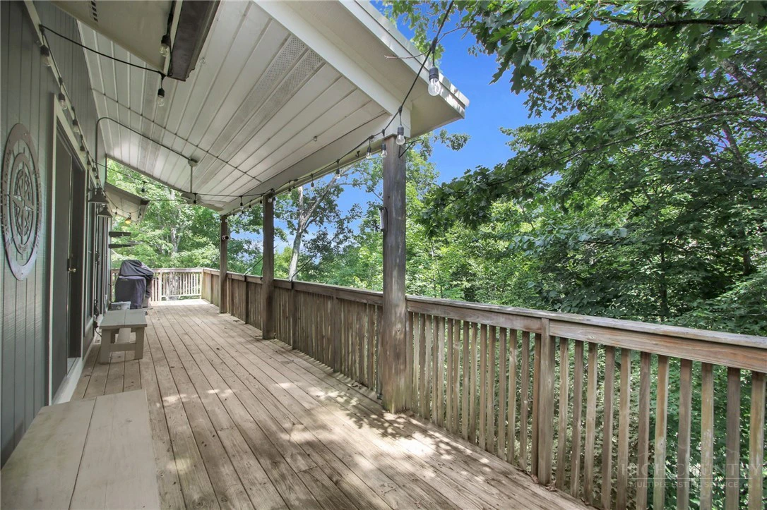 Image number 18 for the current listing