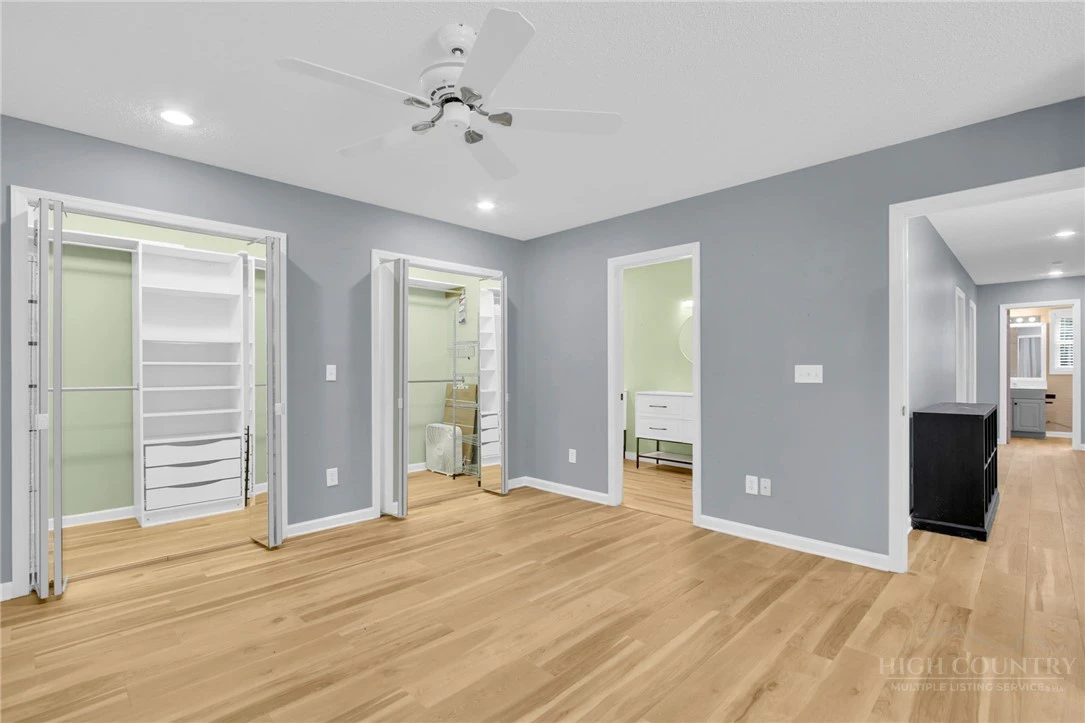 Image number 21 for the current listing