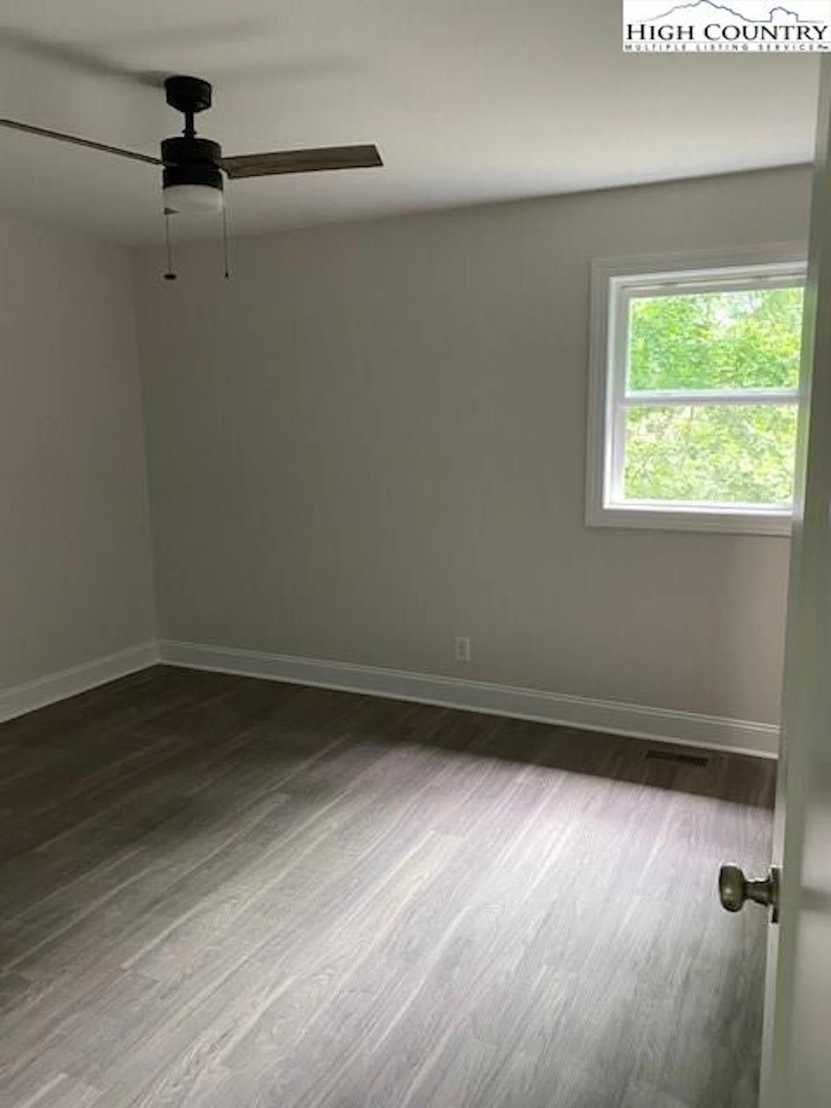 Image number 9 for the current listing